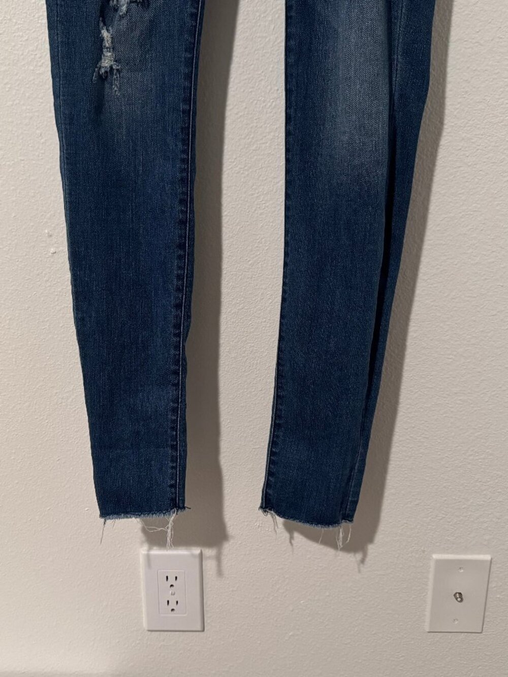 Judy Blue High Rise Button Fly Destructed Medium Wash Jeans Size 7/28 (28x32) - Picture 5 of 13